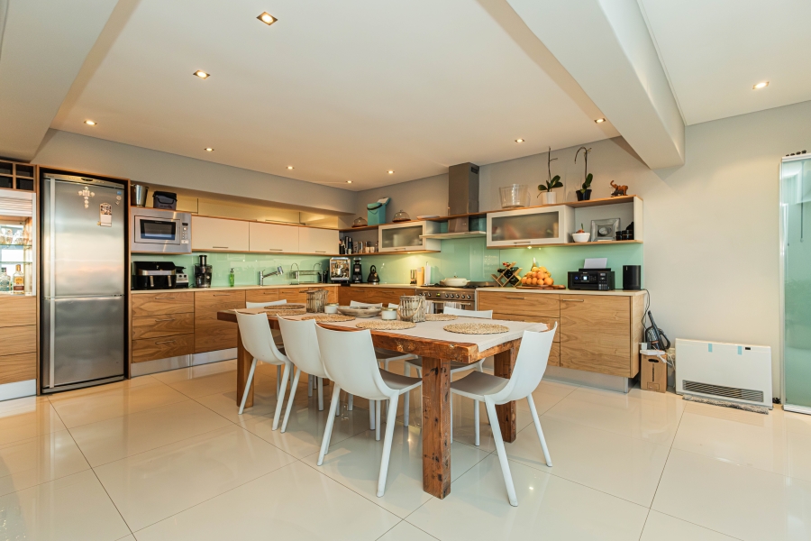 To Let 3 Bedroom Property for Rent in Sea Point Western Cape